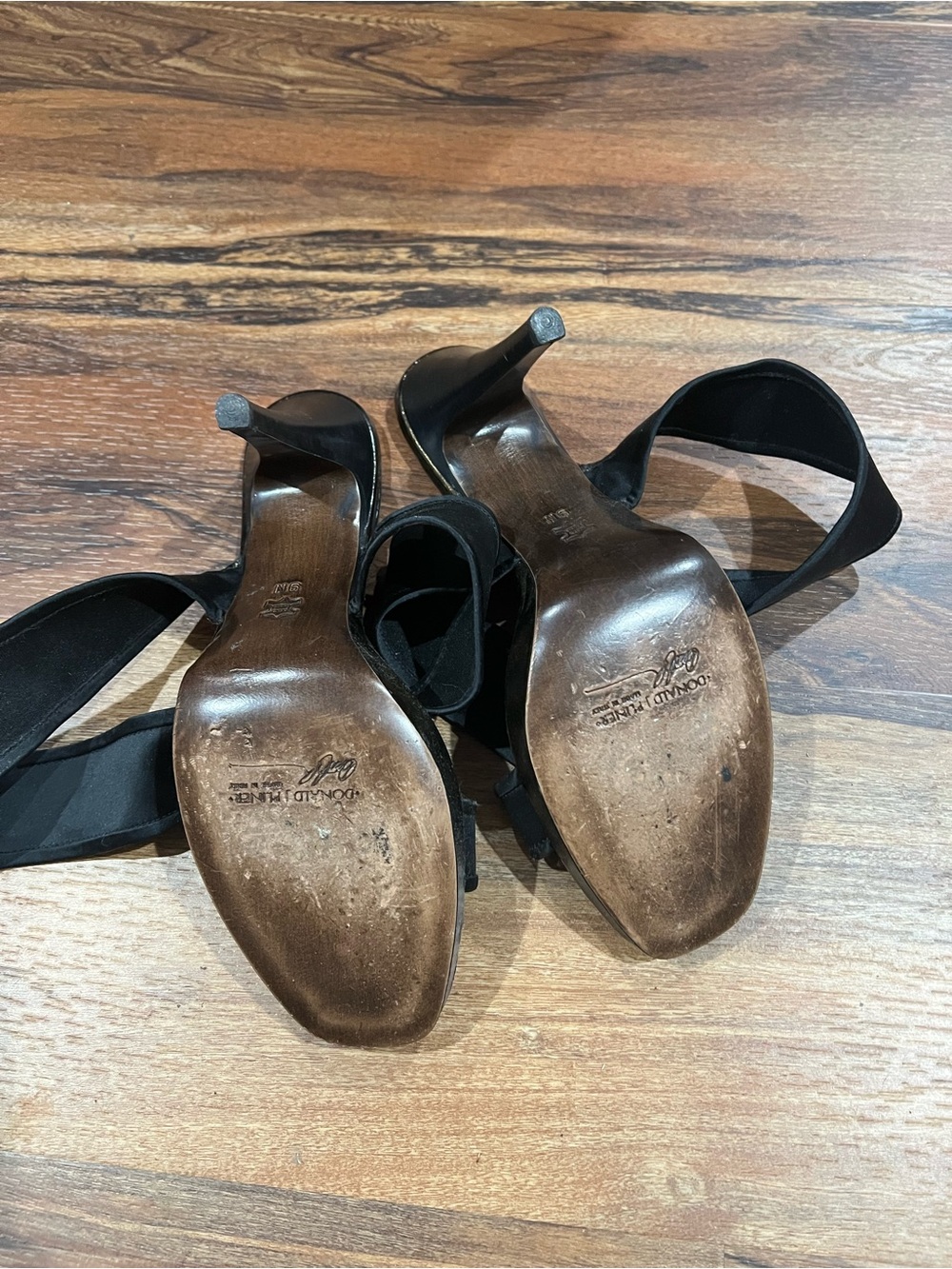 Donald J. Pliner Black Strappy Block Heels Size 9N EUC - Picture 3 of 4